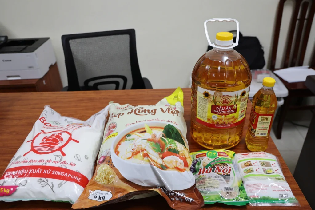 Công an Phú Thọ đột kích kho sản xuất thực phẩm giả là hàng nghìn tấn bột ngọt, hạt nêm, dầu ăn giả tại TP Việt Trì