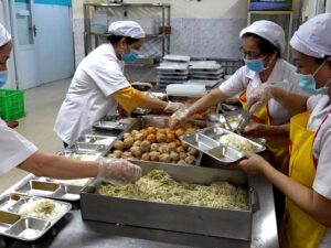 Cách Nhận Biết Thực Phẩm Bẩn Trong Suất Ăn Trường Học