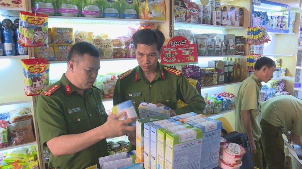 Công an kiểm tra thực phẩm chức năng không rõ nguồn gốc
