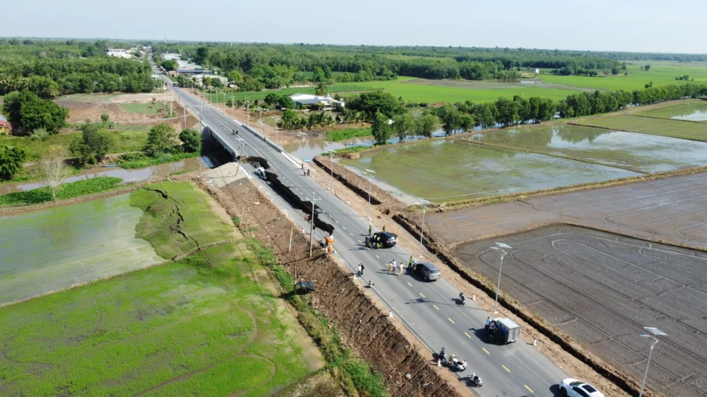 Sụt Lún Cầu Hòa Bình – Công Trình 38 Tỷ Xuống Cấp Chỉ Sau Một Tháng Khánh Thành