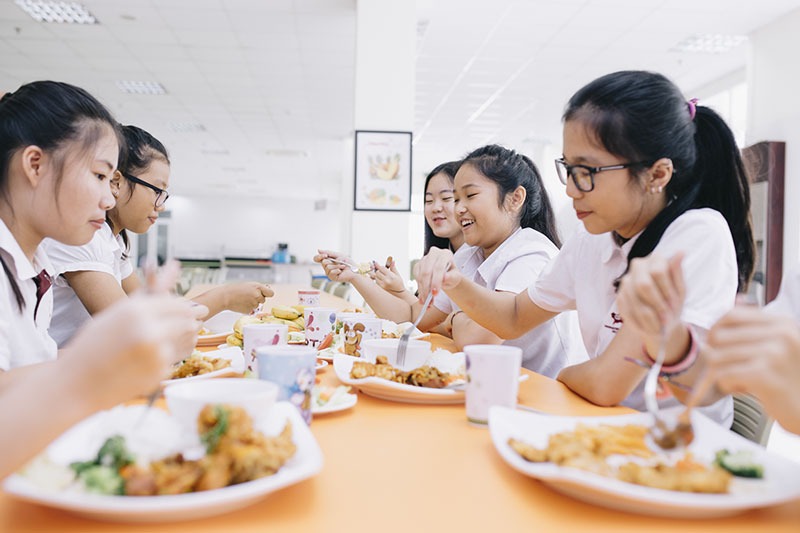 Dấu hiệu suất ăn không an toàn trong bếp ăn học đường Dấu hiệu suất ăn không an toàn trong bếp ăn học đường