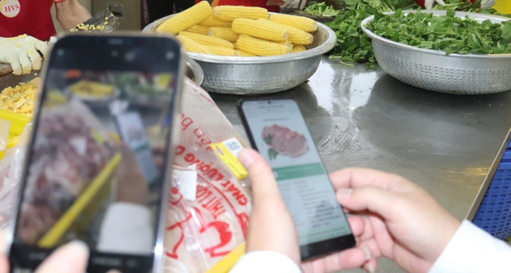 Phụ huynh cần cảnh giác với thực phẩm bẩn trong trường học Phụ huynh cần cảnh giác với thực phẩm bẩn trong trường học