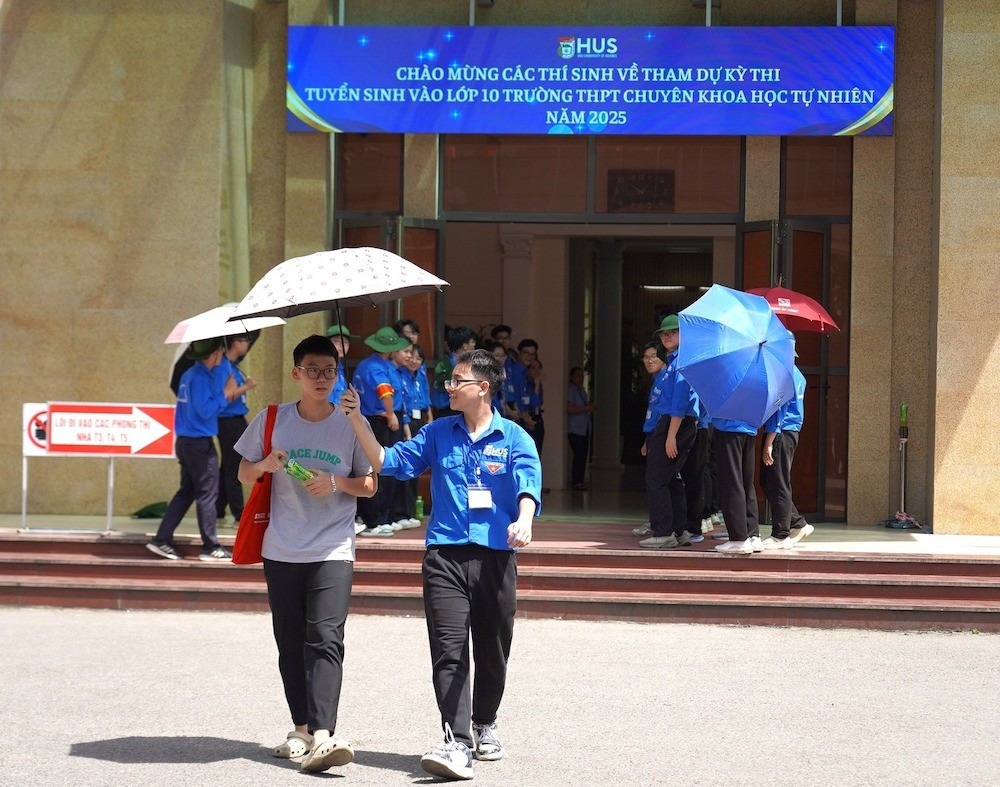 Top 10 Trường THPT Có Điểm Chuẩn Cao Nhất Hà Nội 2025