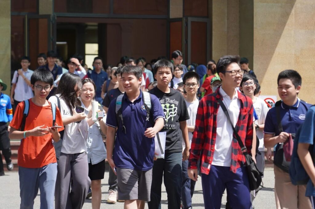 Trường Nào Tăng Điểm Chuẩn Mạnh So Với 2024?