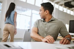 10 Dấu Hiệu Đàn Ông Để Ý Phụ Nữ