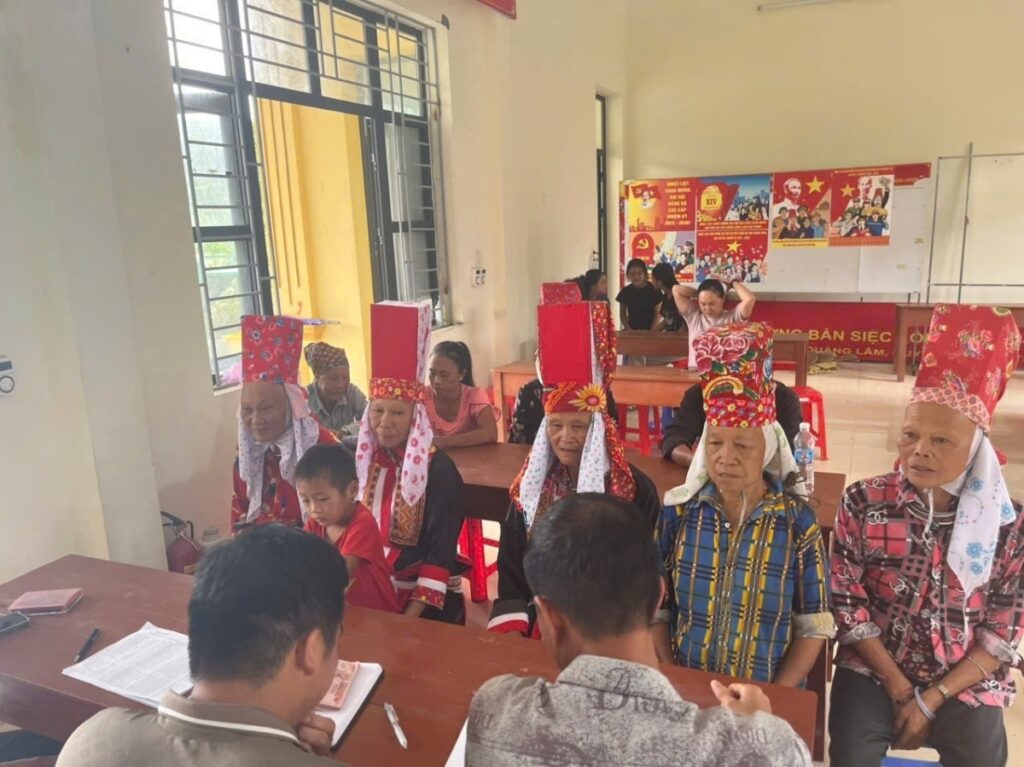 Hỗ trợ tài chính và người dân ở vùng sâu, vùng xa, hải đảo có khó khăn trong việc tiếp cận khoản hỗ trợ
