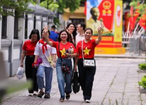Mẹ vui mừng khi tìm hiểu cách nhận 100k từ Chính Phủ