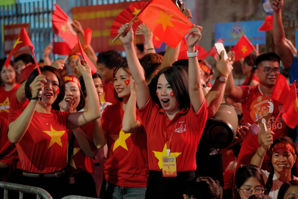 Hình ảnh bà nội trợ vui khi nhà nước tặng 100.000 đồng Hình ảnh bà nội trợ vui khi nhà nước tặng 100.000 đồng