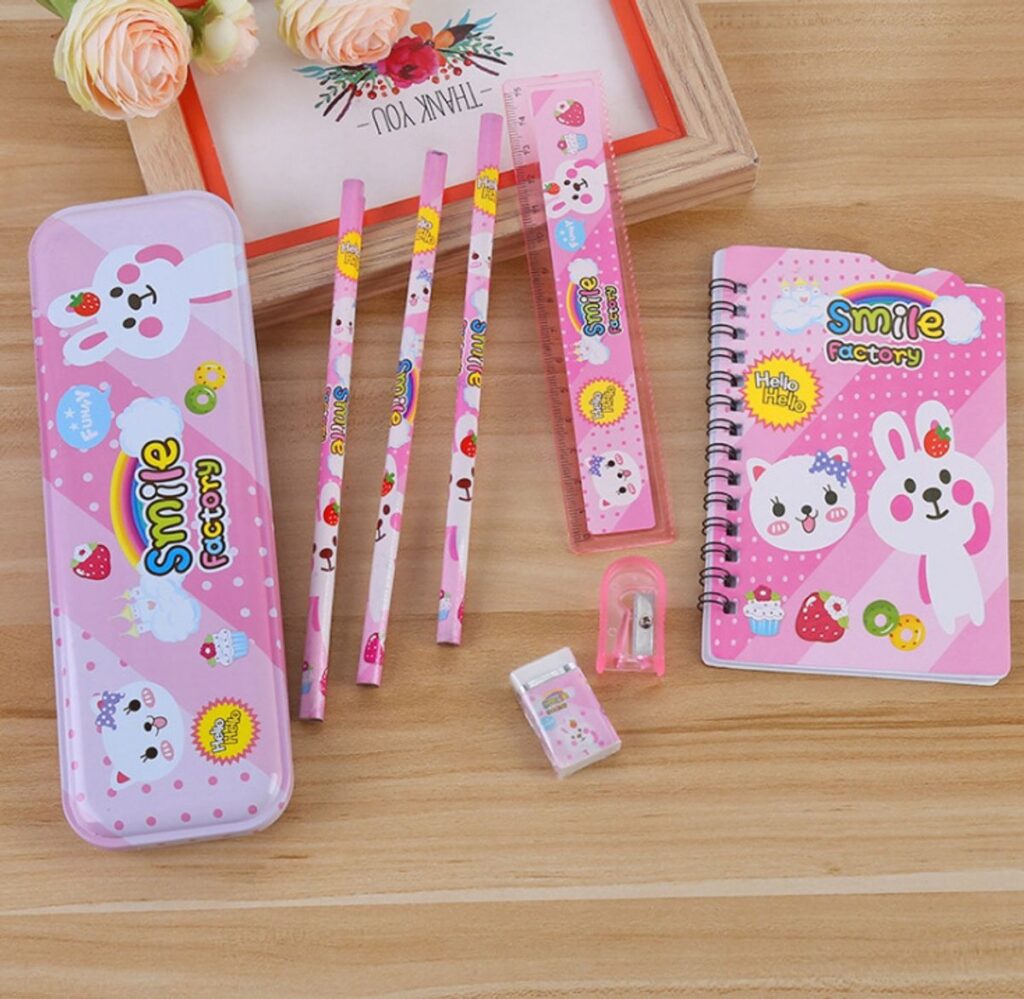 Top 10 bộ dụng cụ học tập cute giúp tăng động lực và cảm hứng học cho trẻ tiểu học trong mùa tựu trường. Gợi ý món đáng yêu mẹ nên sắm ngay cho con!