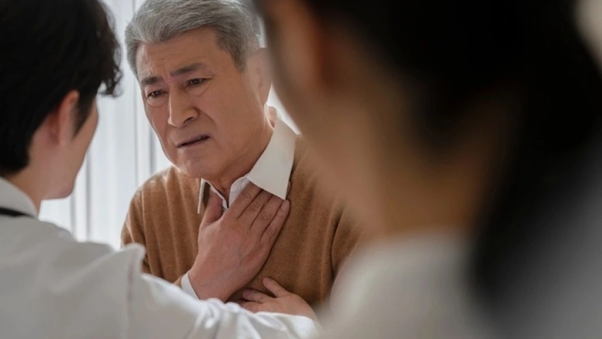 Bố chồng tăng lương hưu, nhưng tôi không hề biết một đồng!