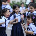 Bí quyết giúp cha mẹ chuẩn bị hiệu quả khi học sinh lớp 1 tựu trường sớm: từ tâm lý, đồ dùng học tập đến nề nếp sinh hoạt và lịch khai giảng mới.