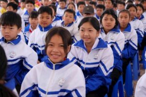 Học sinh vui mừng trước chính sách Nghị định 238/2025/NĐ-CP miễn học phí.