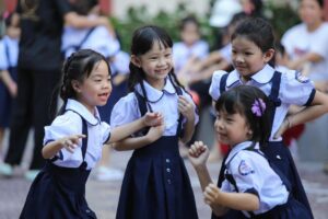 Hướng dẫn thời gian áp dụng miễn giảm học phí, thủ tục hồ sơ và trách nhiệm của nhà trường theo Nghị định 238/2025. Phụ huynh cần biết để đảm bảo quyền lợi cho con em.