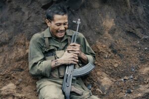Khám phá nội dung và ý nghĩa Mưa Đỏ - Khóc Cho Mẹ Già, Vợ Trẻ, Con Thơ – bộ phim khiến khán giả khóc cho cả chiến sĩ và hậu phương.