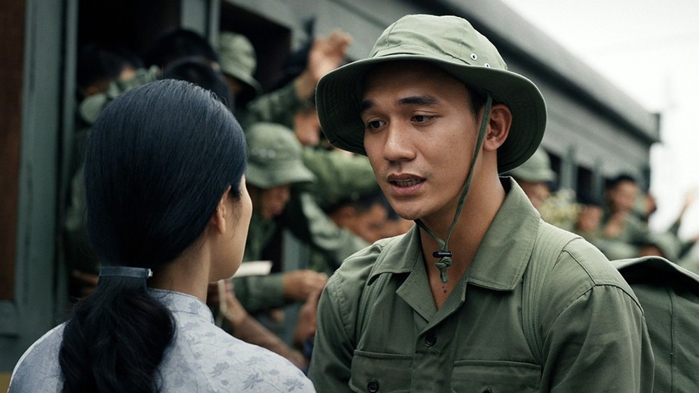 Bộ phim Mưa Đỏ và hình ảnh các bà mẹ tiễn con ra trận đầy xúc động Bộ phim Mưa Đỏ và hình ảnh các bà mẹ tiễn con ra trận đầy xúc động